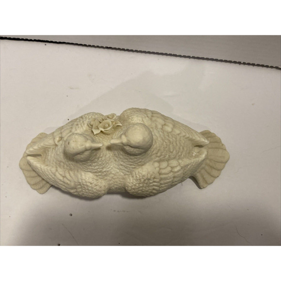 LOVE DOVES WHITE PORCELAIN TRINKET BOX, Birds, Knick Knacks - Picture 8 of 9